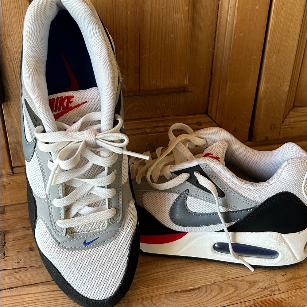 Nike Air Unisex Max White, Black & Red Sneakers. Fits W-9-9.5 best. Labeled M-8